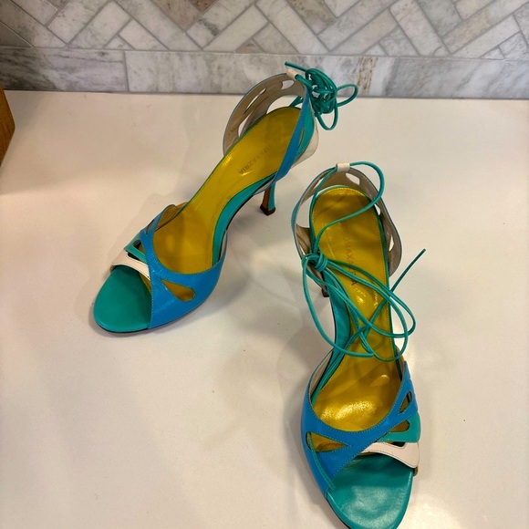 BCBGMaxAzria Turquoise and White Heels - Picture 3 of 13